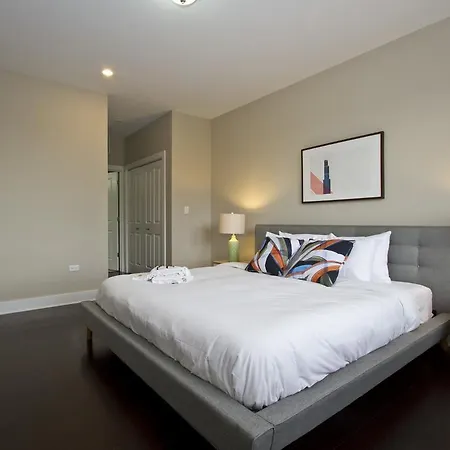 Two-bedroom On W Randolph Street Apt 6c Chicago