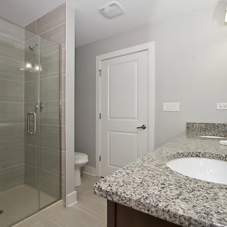 Apartment Two-bedroom On W Randolph Street Apt 6c *