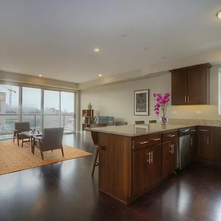 Two-bedroom On W Randolph Street Apt 6c *