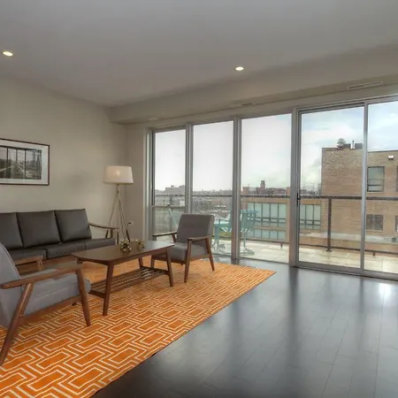 Two-bedroom On W Randolph Street Apt 6c Apartment *