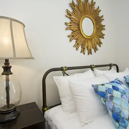 Two-bedroom On W Division Street Apt 2r