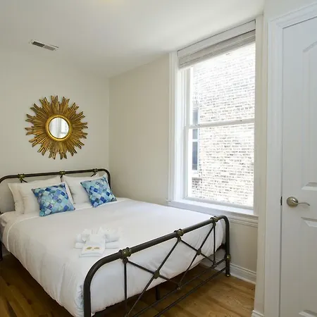 Two-bedroom On W Division Street Apt 2r Apartment Chicago