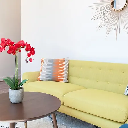 Studio On W Fullerton Avenue Apt E Apartment *