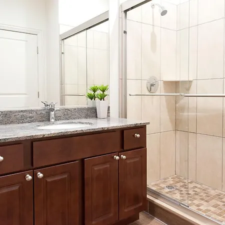 Apartment Studio On W Fullerton Avenue Apt E *