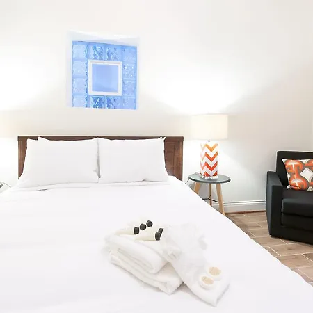 Studio On W Fullerton Avenue Apt E Chicago