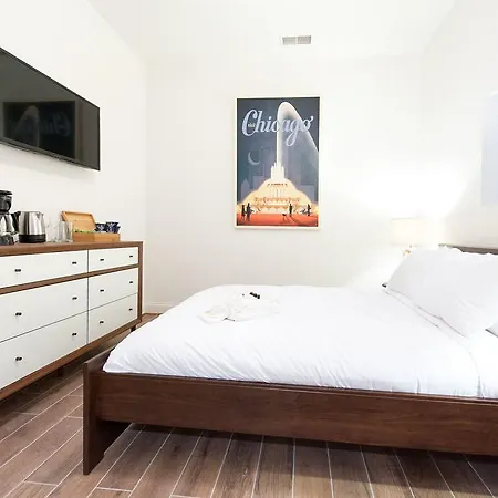 Studio On W Fullerton Avenue Apt E Apartment