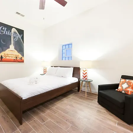 Studio On W Fullerton Avenue Apt E *