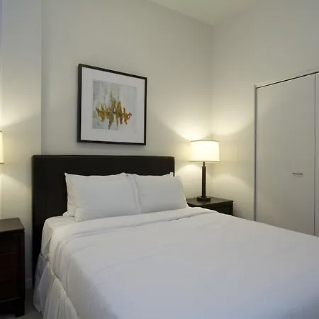 Two-bedroom On W Fullerton Avenue Apt 305 Apartment