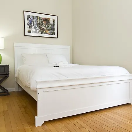 Apartment Two-bedroom On N Southport Ave Apt 2 Chicago
