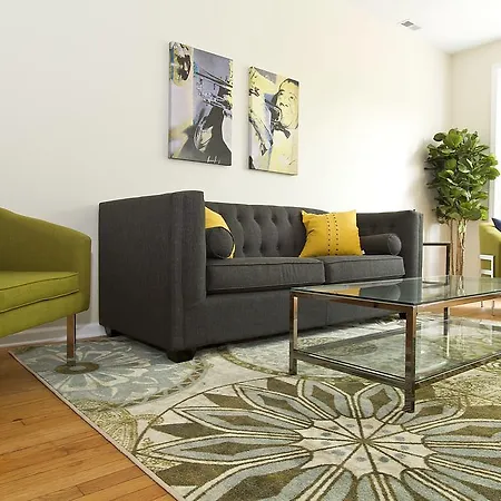 Two-bedroom On N Southport Ave Apt 2 Apartment *