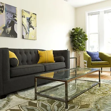 Two-bedroom On N Southport Ave Apt 2 * Chicago