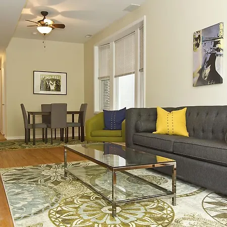 Two-bedroom On N Southport Ave Apt 2 Apartment Chicago