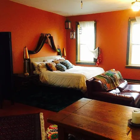Homestay Pilsen Roadhouse Chicago