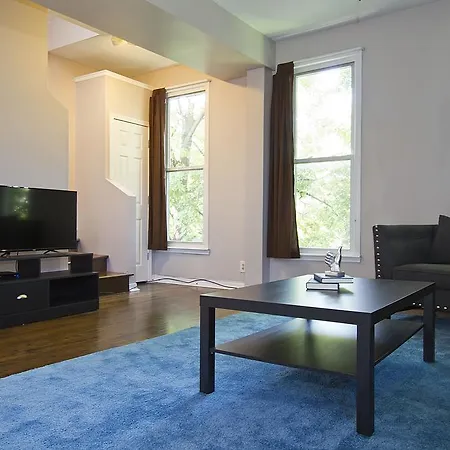 Apartment Three-bedroom On W Roscoe Street Apt 3 *