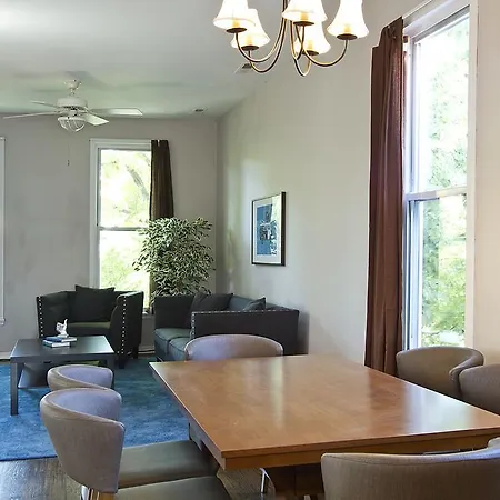 Three-bedroom On W Roscoe Street Apt 3
