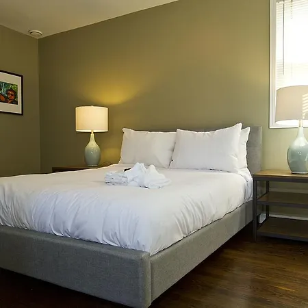 Apartment Three-bedroom On W Roscoe Street Apt 3 *