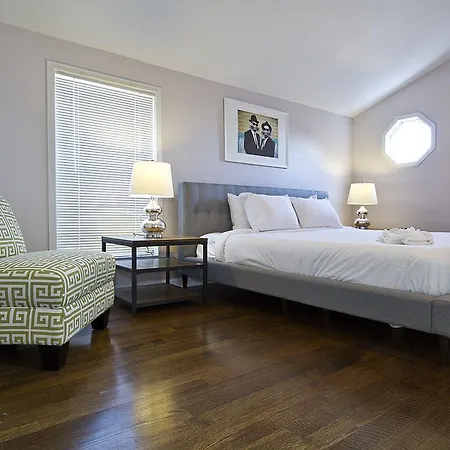 Apartment Three-bedroom On W Roscoe Street Apt 3 Chicago