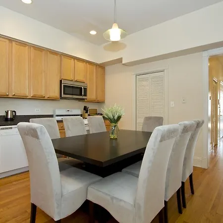 Four-bedroom On N Halsted Street Apt 3w *