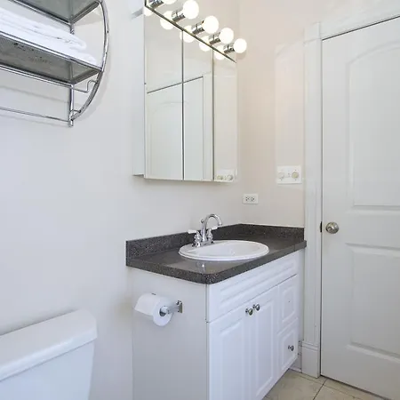 Apartment Four-bedroom On N Halsted Street Apt 3w