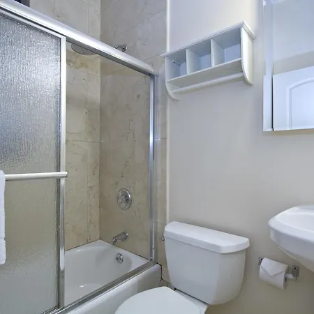 Four-bedroom On N Halsted Street Apt 3w Apartment