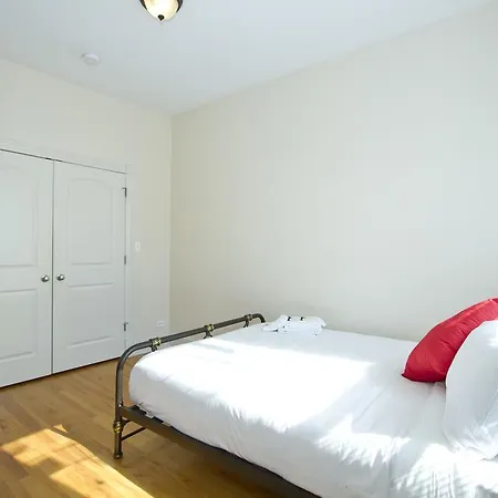 Four-bedroom On N Halsted Street Apt 3w Apartment *