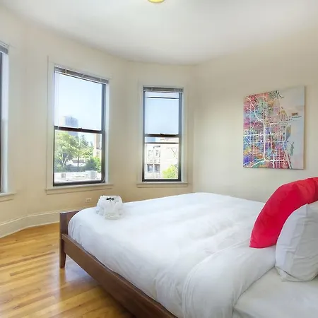 Four-bedroom On N Halsted Street Apt 3w *
