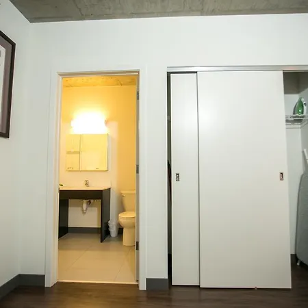 Royal Living Group Union Station Apartment *
