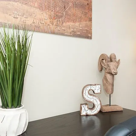 Studio On E Bellevue Place Apt Ga Apartment