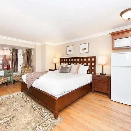 Studio On E Bellevue Place Apt Ga