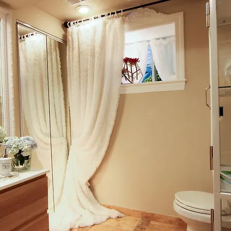 Unique Designer In Ukrainian Village Apartment *