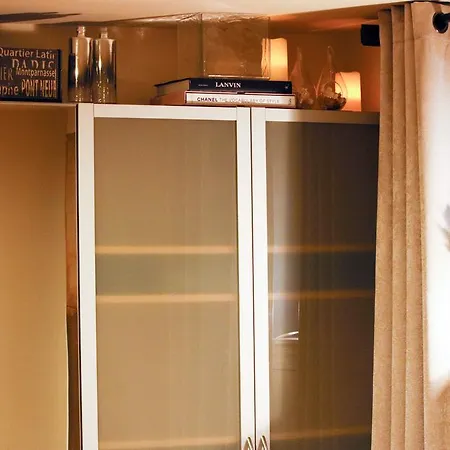 Apartment Unique Designer In Ukrainian Village