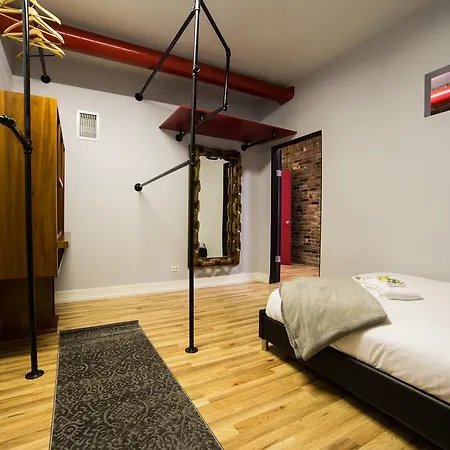 Two-bedroom On N Wells Street Apt 2 Chicago