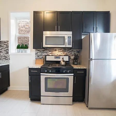 Apartment Three-bedroom On S Maryland Avenue Apt 3 *