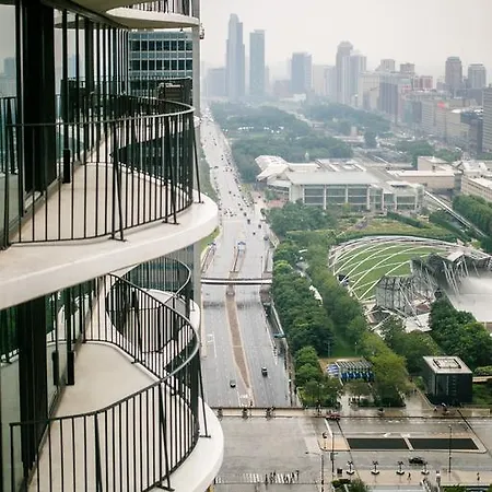 Iconic Lux 1br In Downtown Chicago
