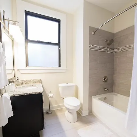 Three-bedroom On S Maryland Avenue Apt 3 Apartment Chicago