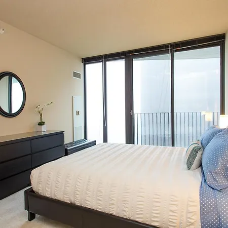 Iconic Lux 1br In Downtown Apartment Chicago