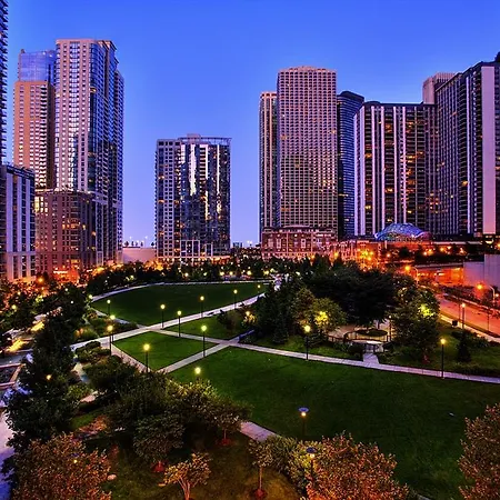Iconic Lux 1br In Downtown Chicago