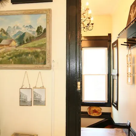 Unique Designer In Ukrainian Village Apartment Chicago
