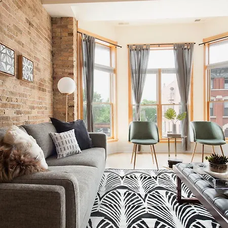Contemporary Wicker Park Suites By Sonder *