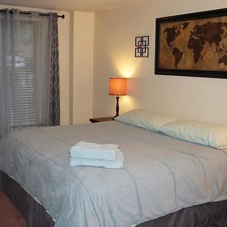Cozy 2 Bed 2 Bath In Lincoln Park