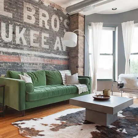 Two-bedroom On N Milwaukee Avenue Apt 4f Ii *