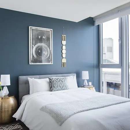 Two-bedroom On N Milwaukee Avenue Apt 407 *