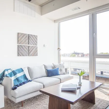 Two-bedroom On N Milwaukee Avenue Apt 407 Apartment