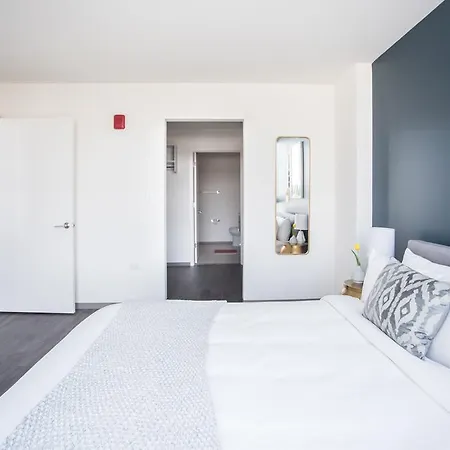 Two-bedroom On N Milwaukee Avenue Apt 407
