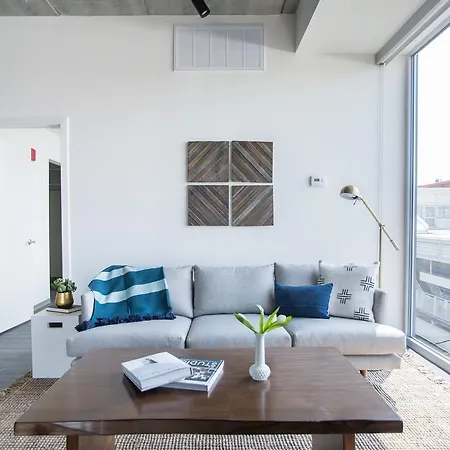Two-bedroom On N Milwaukee Avenue Apt 407 Apartment