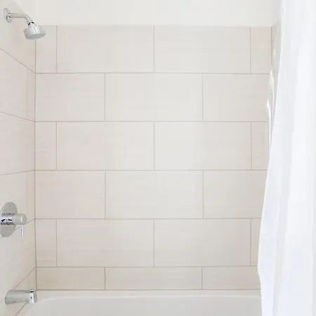 Two-bedroom On N Milwaukee Avenue Apt 407 Apartment *