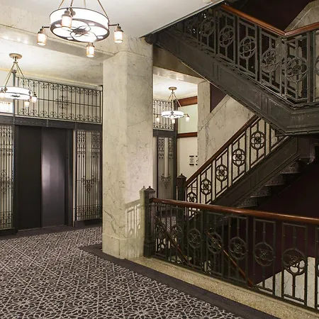 Hotel Staypineapple, An Iconic Hotel, The Loop Chicago