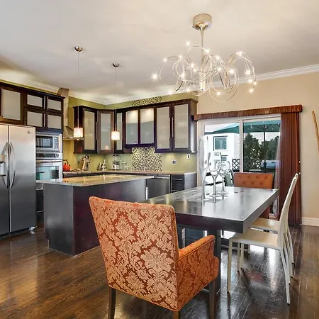 Luxury Fulton Market Townhome *