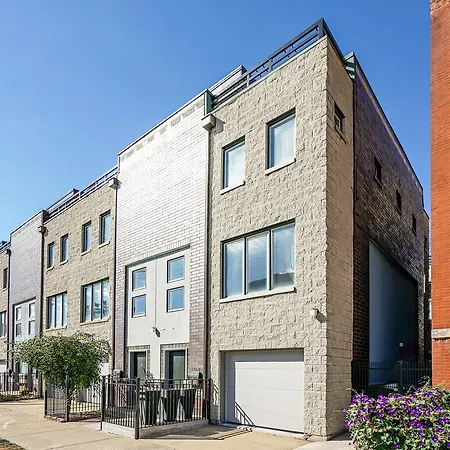 Luxury Fulton Market Townhome *