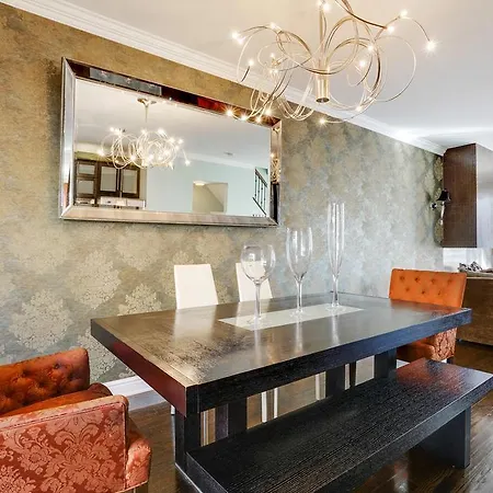 Luxury Fulton Market Townhome Apartment *